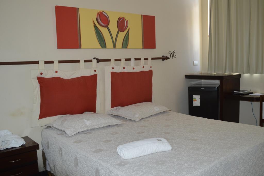 Hotel Monte Rey Montes Claros Habitación foto